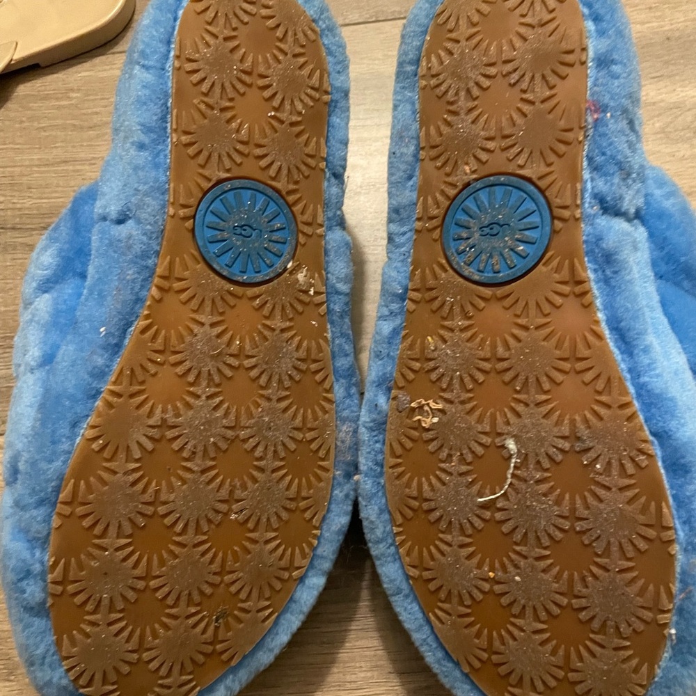 Ugg Slippers size 8 in w/ - Picture 5 of 5